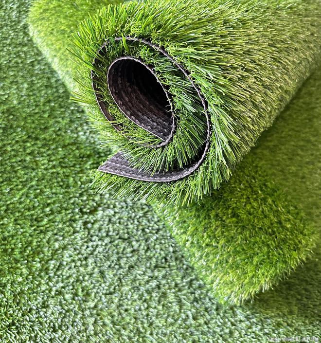 塑胶跑道厂家人造草坪有哪些使用优势？(图2)